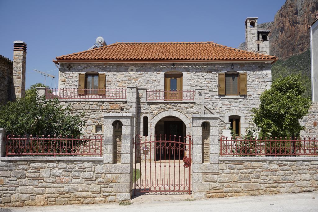 Villa Haus Kleopatra Leonídion Esterno foto