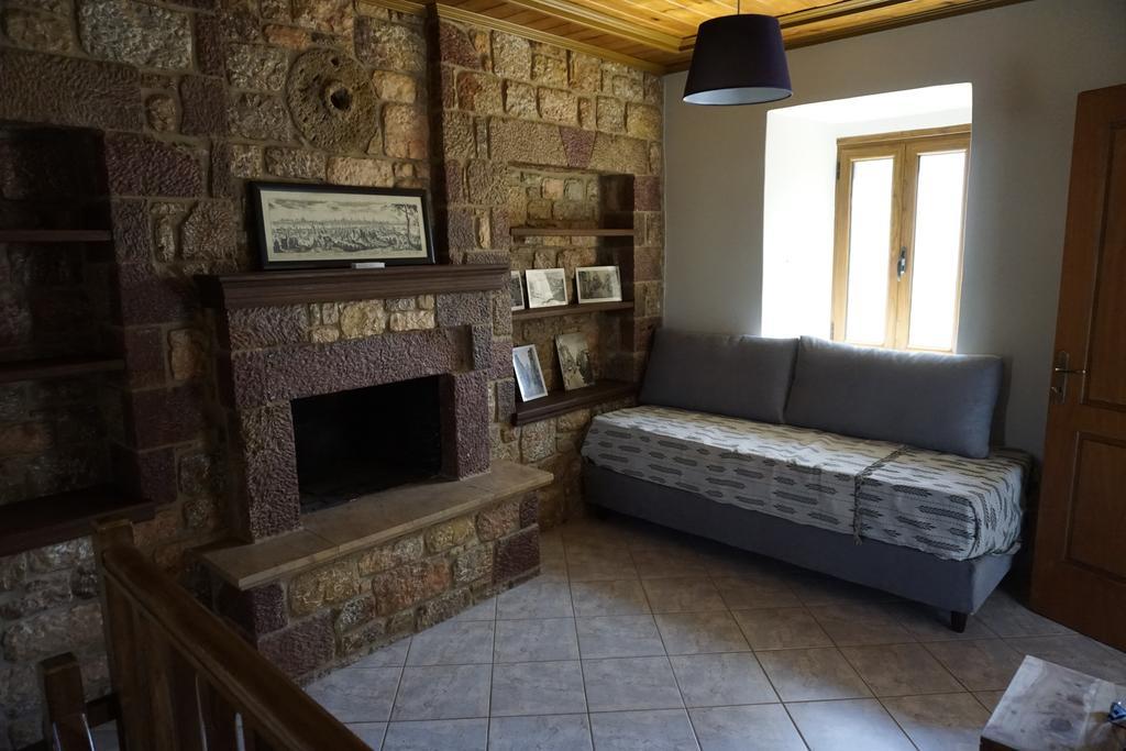 Villa Haus Kleopatra Leonídion Esterno foto