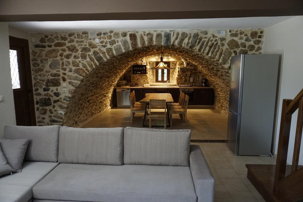 Villa Haus Kleopatra Leonídion Esterno foto