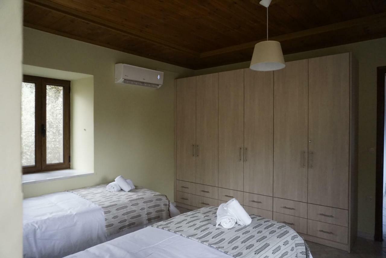 Villa Haus Kleopatra Leonídion Esterno foto
