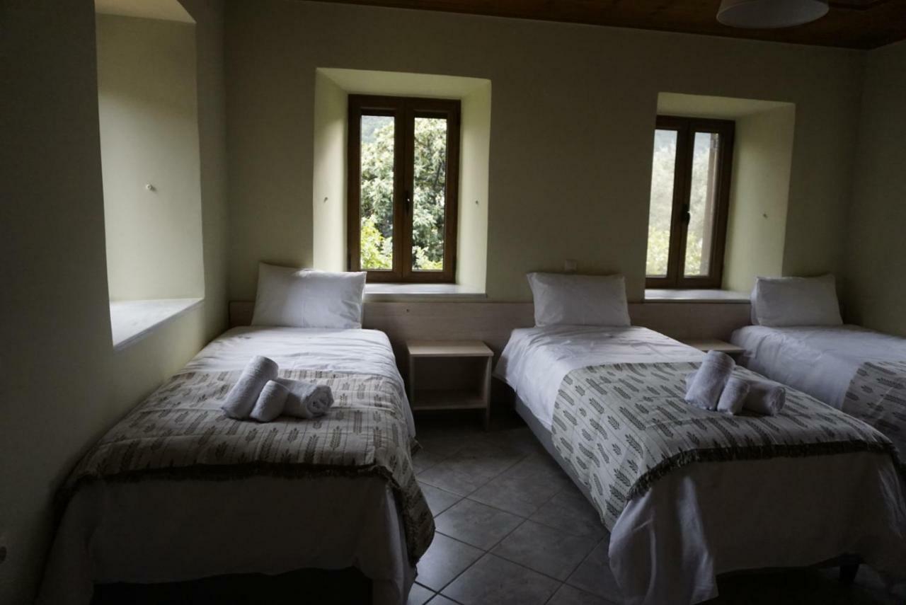 Villa Haus Kleopatra Leonídion Esterno foto