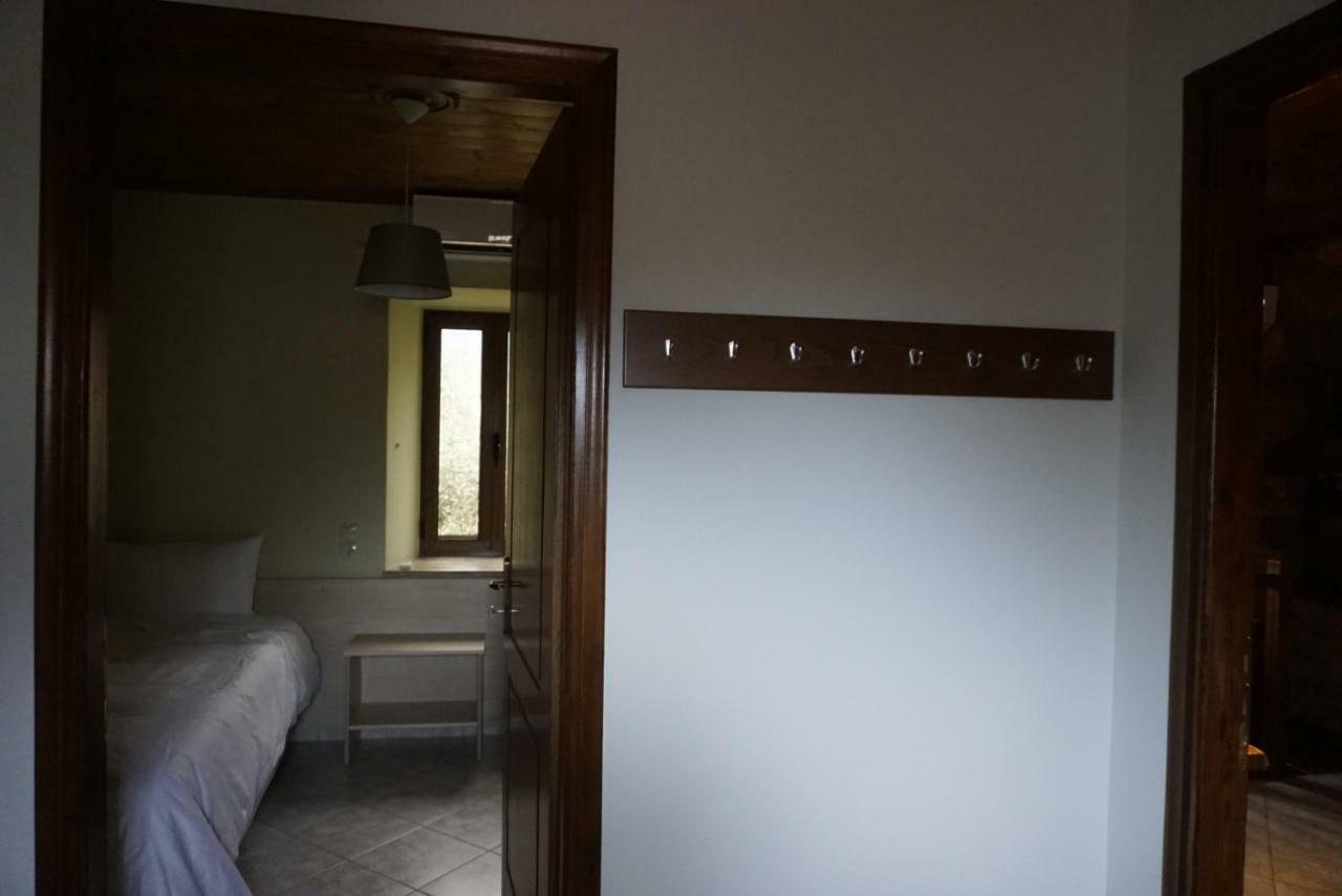 Villa Haus Kleopatra Leonídion Esterno foto