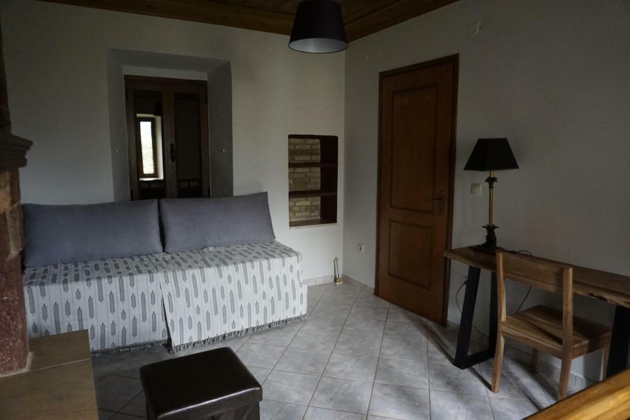 Villa Haus Kleopatra Leonídion Esterno foto