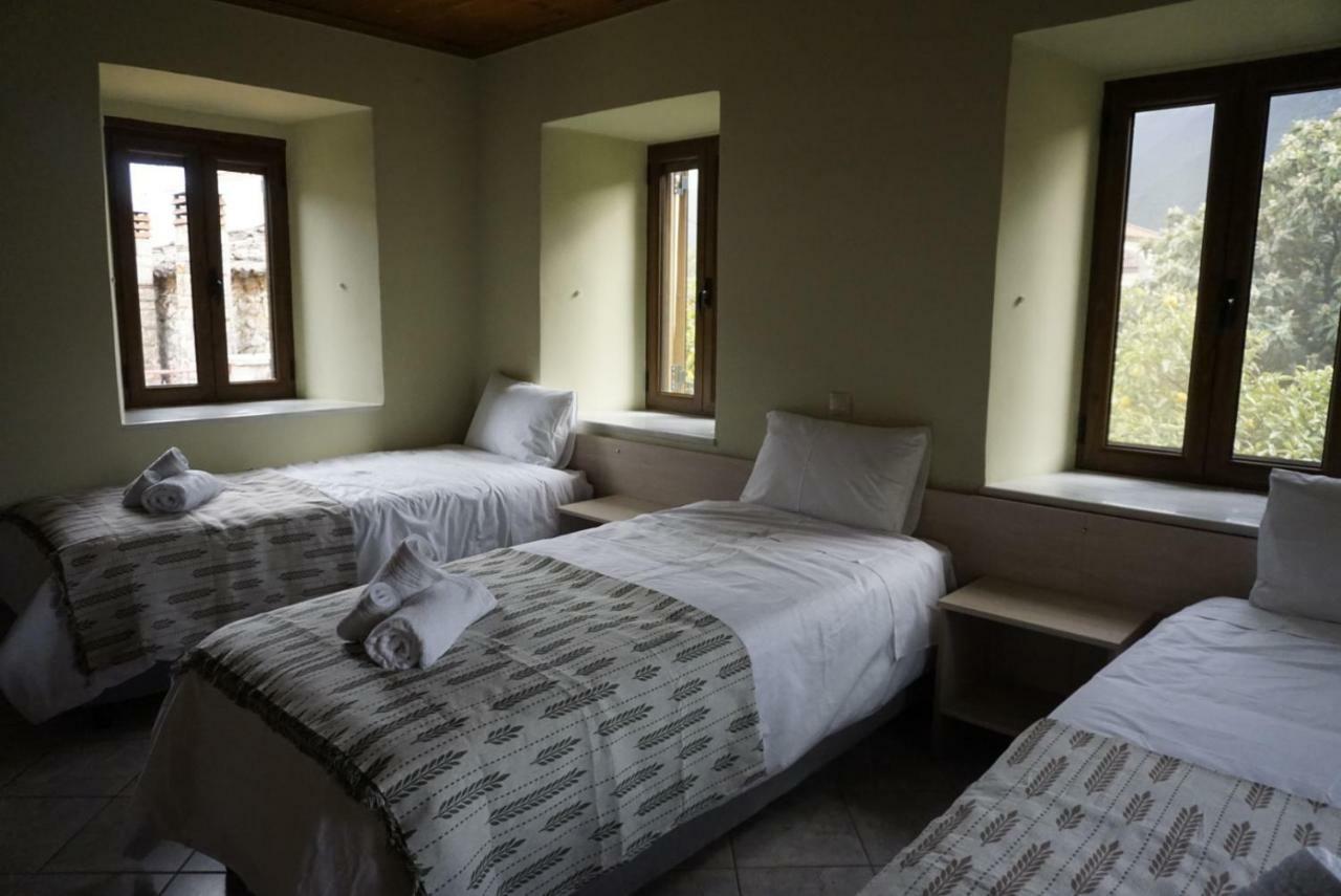 Villa Haus Kleopatra Leonídion Esterno foto