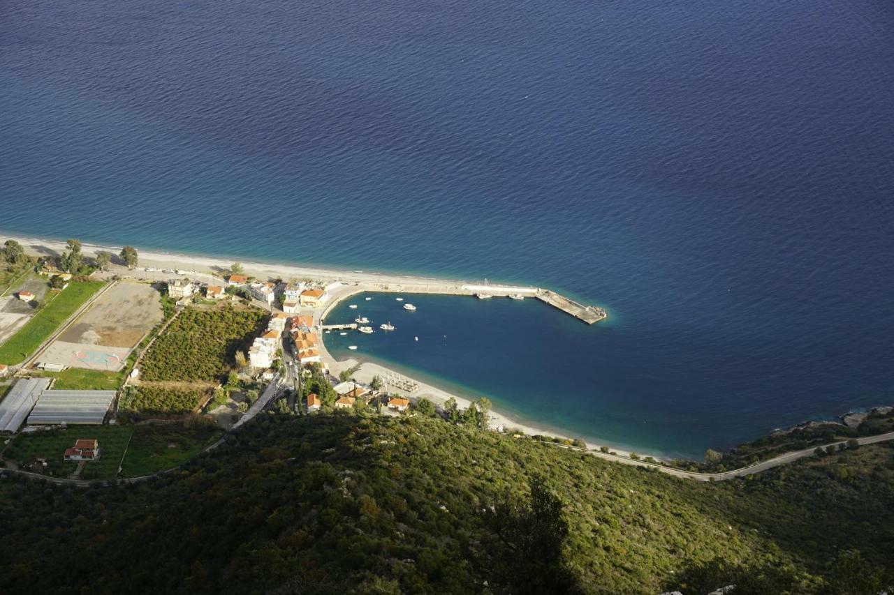 Villa Haus Kleopatra Leonídion Esterno foto