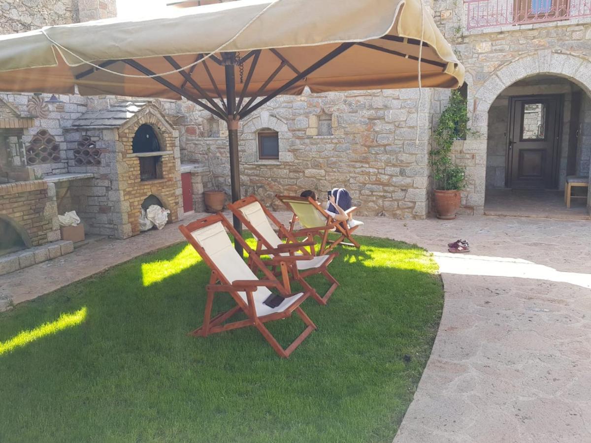 Villa Haus Kleopatra Leonídion Esterno foto